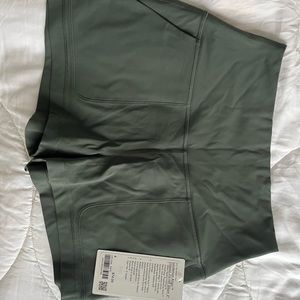 Align classic short size 4